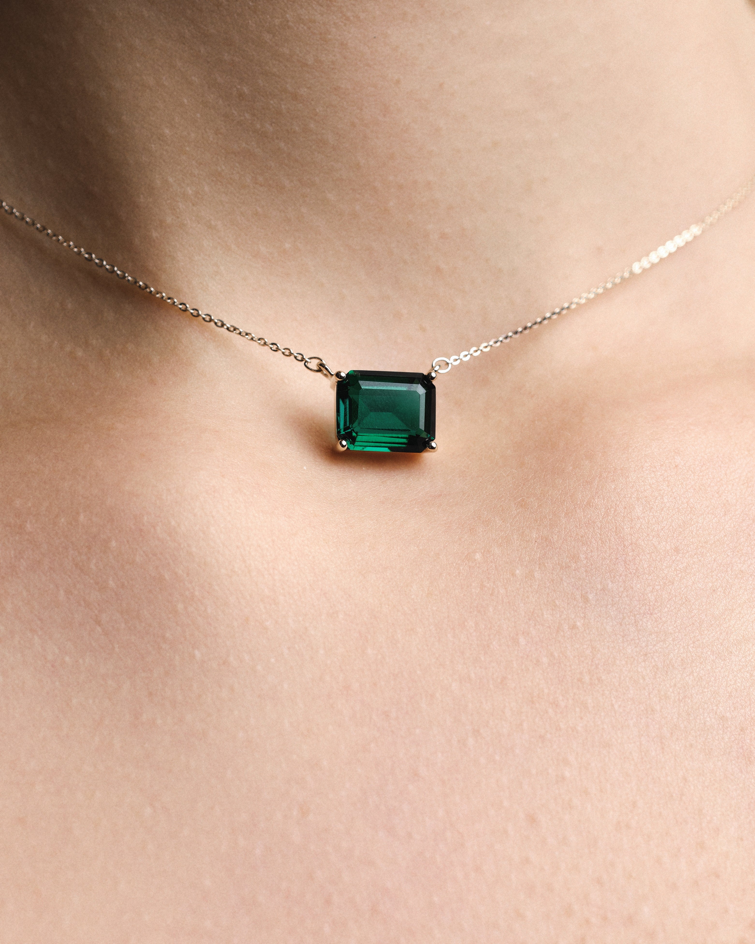 Necklace Solitaire Emerald